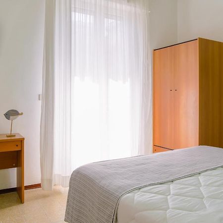 Hotel Mon Pays Римини Экстерьер фото