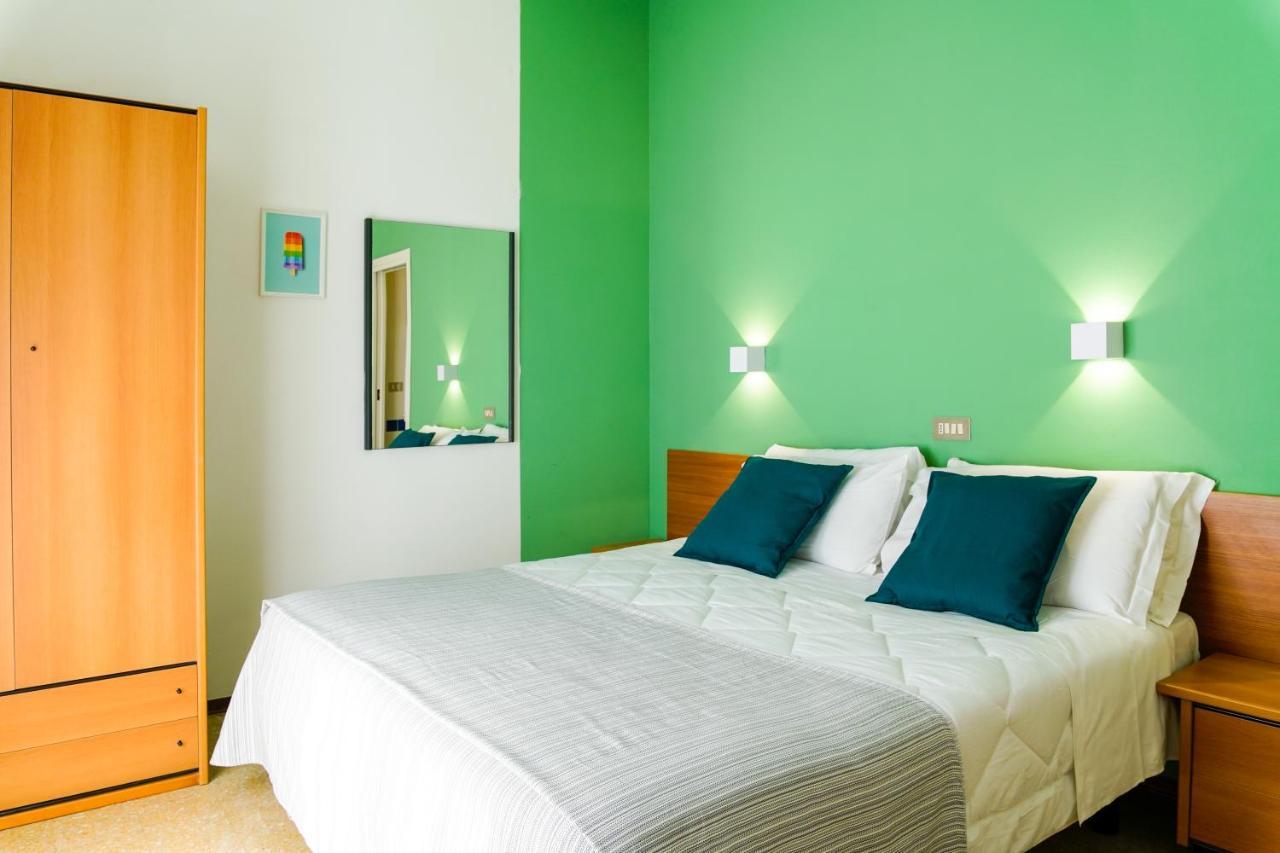 Hotel Mon Pays Римини Экстерьер фото